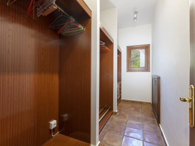 Villa con 4 Dormitorios  en Benahavís