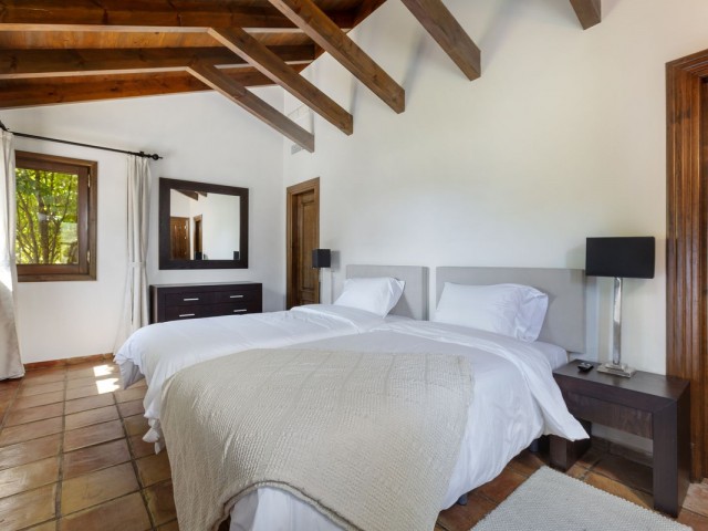 Villa con 4 Dormitorios  en Benahavís