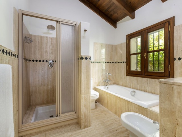 Villa con 4 Dormitorios  en Benahavís