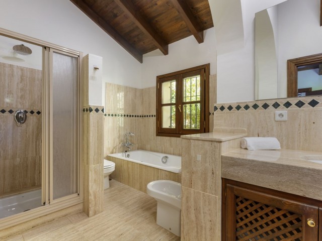 Villa con 4 Dormitorios  en Benahavís