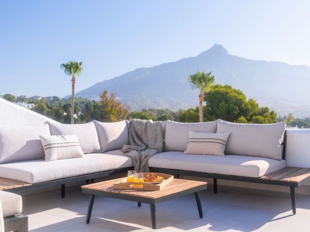 2 Bedrooms Townhouse in Nueva Andalucía