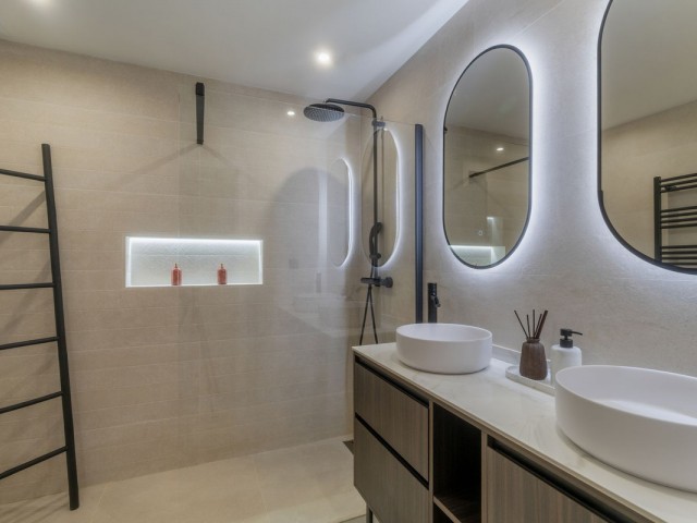2 Bedrooms Townhouse in Nueva Andalucía