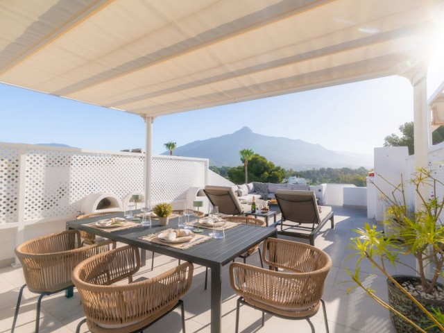 2 Bedrooms Townhouse in Nueva Andalucía