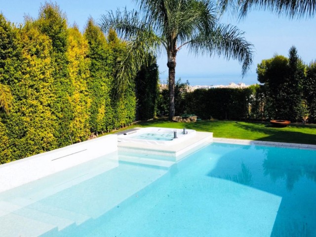 Villa con 6 Dormitorios  en Marbella