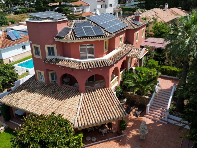 4 Bedrooms Villa in Mijas