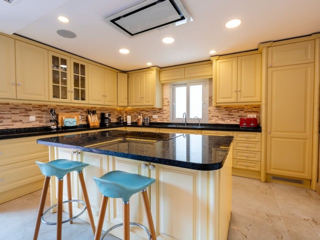 4 Bedrooms Villa in Mijas