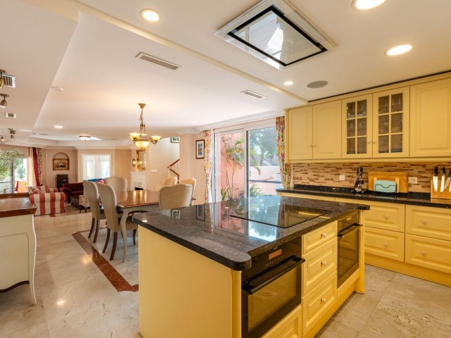 4 Bedrooms Villa in Mijas