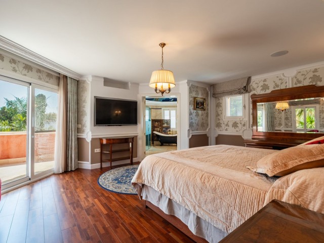 4 Bedrooms Villa in Mijas