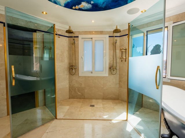 4 Bedrooms Villa in Mijas