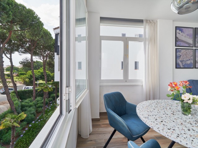 2 Bedrooms Apartment in Elviria