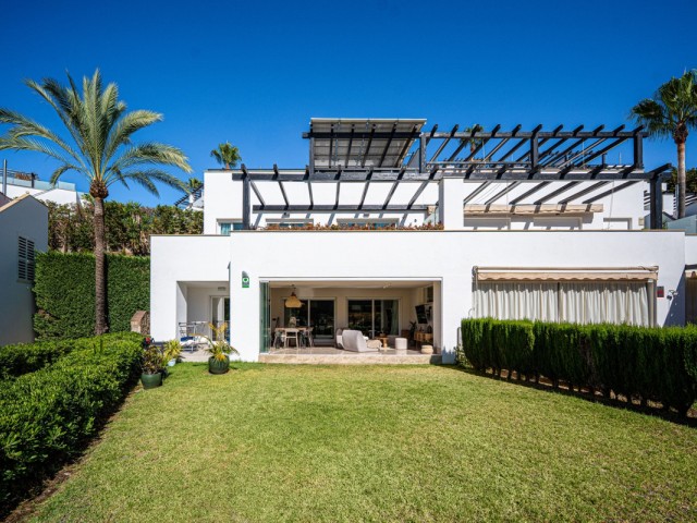 2 Bedrooms Townhouse in Marbella