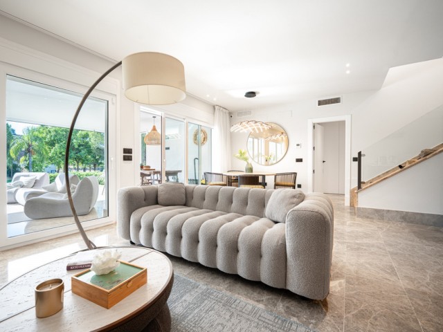 Adosado con 3 Dormitorios  en Marbella