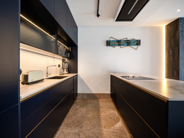 Adosado con 3 Dormitorios  en Marbella