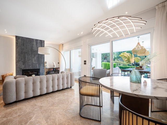 Adosado con 3 Dormitorios  en Marbella