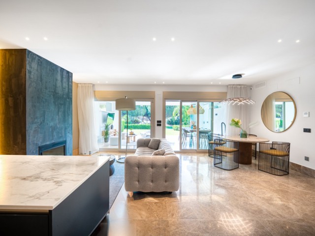 Adosado con 3 Dormitorios  en Marbella