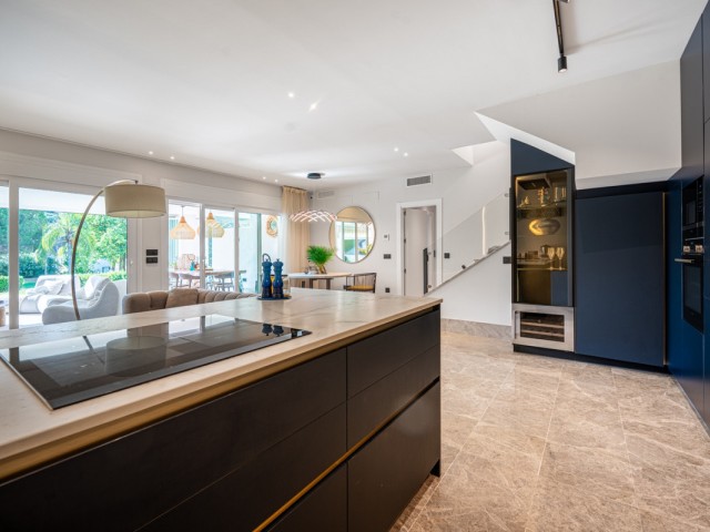 Adosado con 3 Dormitorios  en Marbella