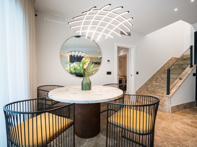 Adosado con 3 Dormitorios  en Marbella