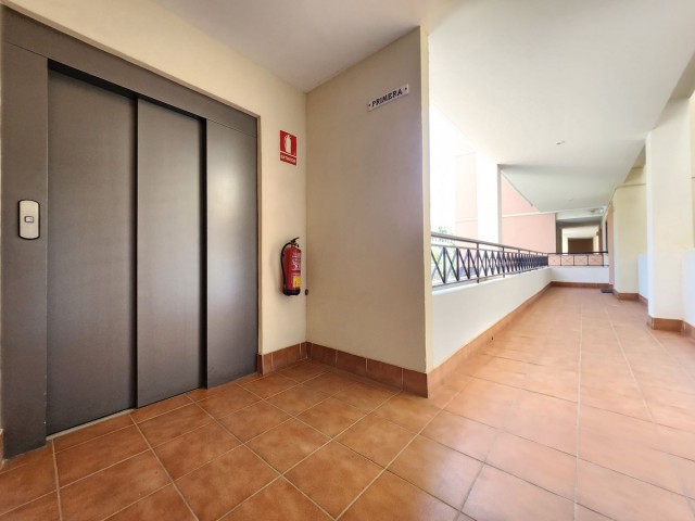 Apartment, Nueva Andalucia, R5117008