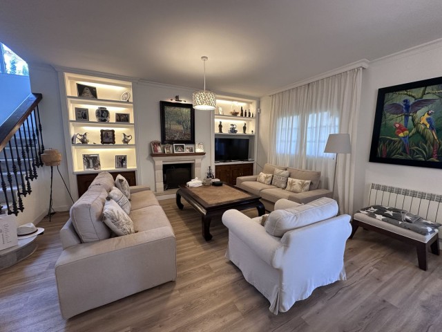 3 Bedrooms Villa in Bel Air