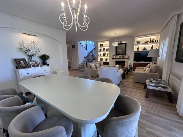 3 Bedrooms Villa in Bel Air