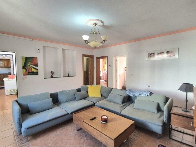 Villa con 5 Dormitorios  en Alhaurín de la Torre