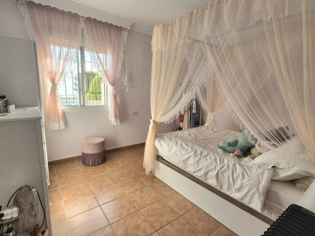 Villa con 5 Dormitorios  en Alhaurín de la Torre