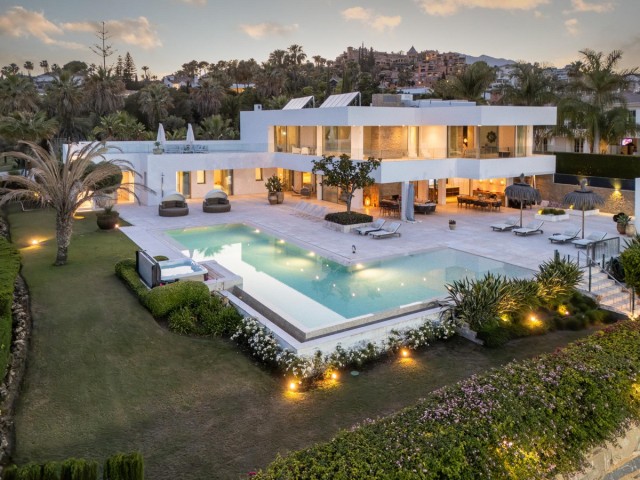 7 Bedrooms Villa in Marbella