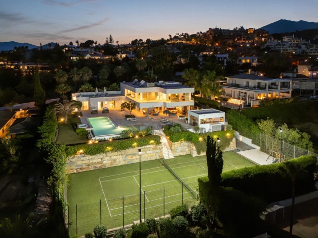 7 Bedrooms Villa in Marbella