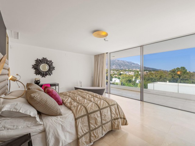 7 Bedrooms Villa in Marbella