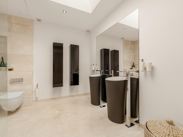7 Bedrooms Villa in Marbella