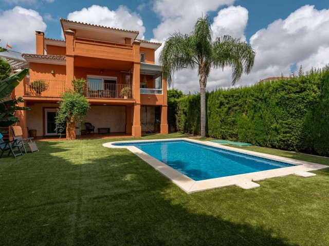 Villa con 3 Dormitorios  en Cerros del Aguila