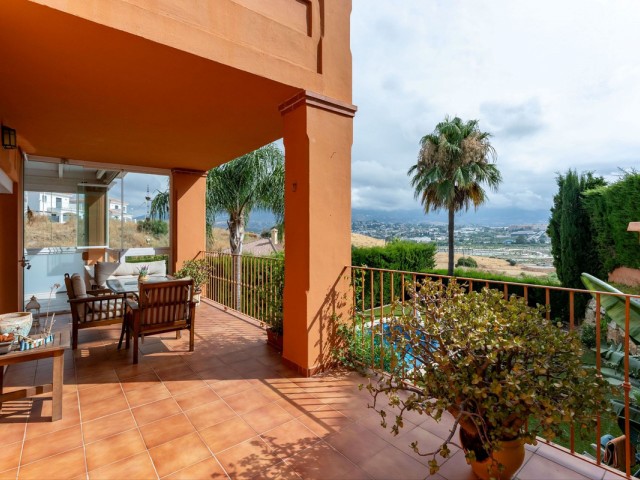 Villa con 3 Dormitorios  en Cerros del Aguila