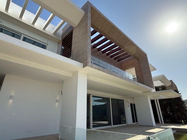 6 Bedrooms Villa in Marbella