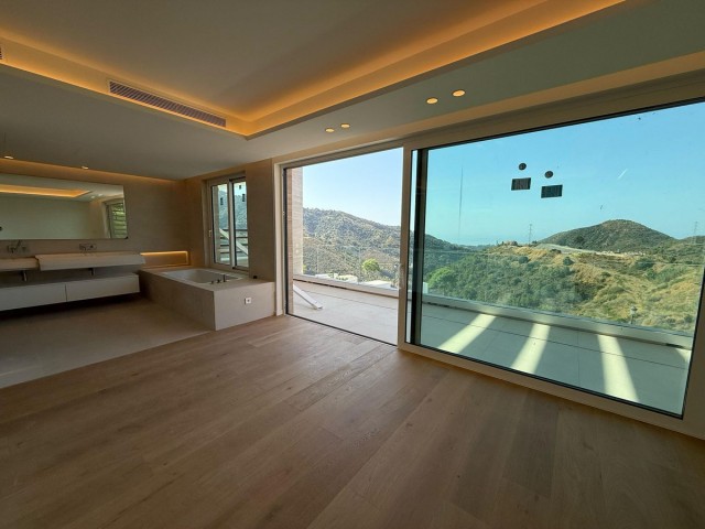 6 Bedrooms Villa in Marbella