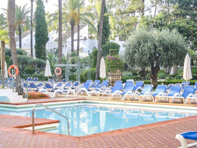 Apartamento con 3 Dormitorios  en Puerto Banús