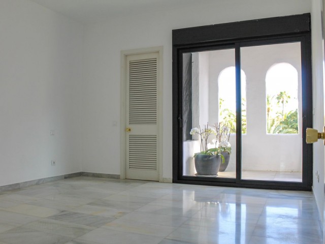 Apartamento con 3 Dormitorios  en Puerto Banús