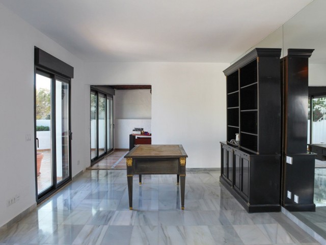 Apartamento con 3 Dormitorios  en Puerto Banús