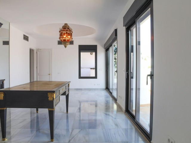 Apartamento con 3 Dormitorios  en Puerto Banús