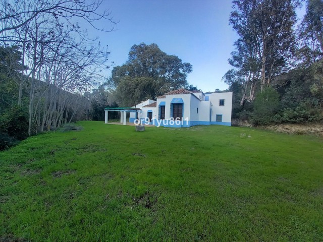 5 Bedrooms Villa in Casares