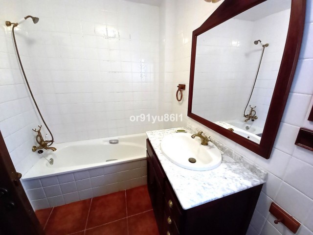 Villa avec 5 Chambres  à Casares