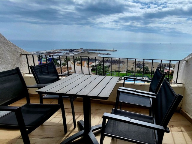Apartamento con 2 Dormitorios  en Puerto de Cabopino