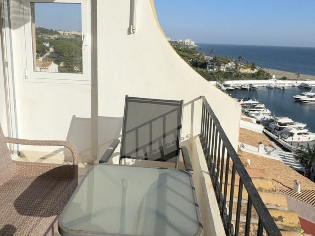 Apartamento con 2 Dormitorios  en Puerto de Cabopino