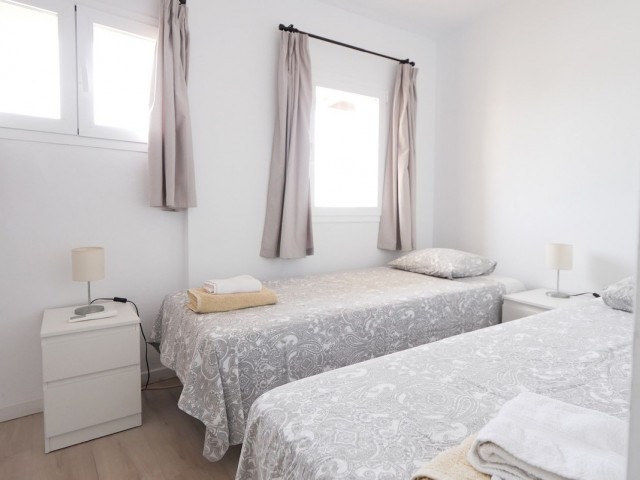 Apartamento con 2 Dormitorios  en Puerto de Cabopino