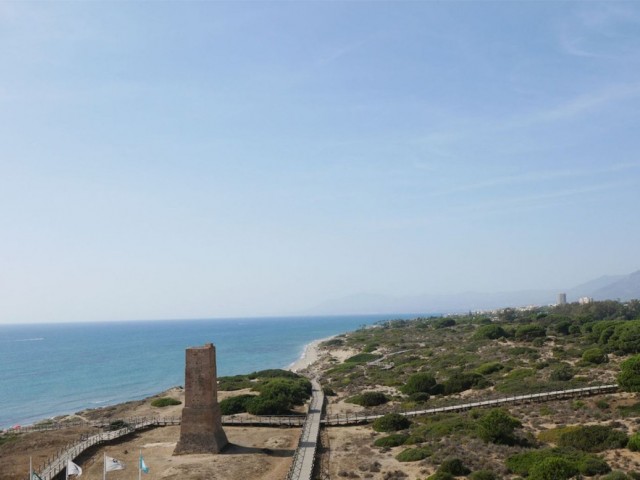 Apartamento con 2 Dormitorios  en Puerto de Cabopino