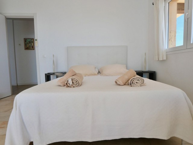 Apartamento con 2 Dormitorios  en Puerto de Cabopino
