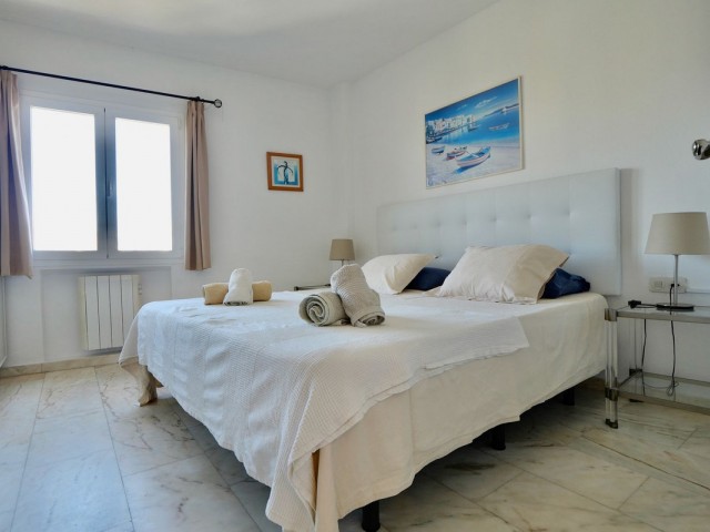 Apartamento con 2 Dormitorios  en Puerto de Cabopino