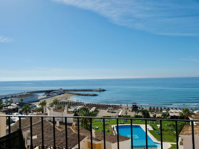 2 Bedrooms Apartment in Puerto de Cabopino