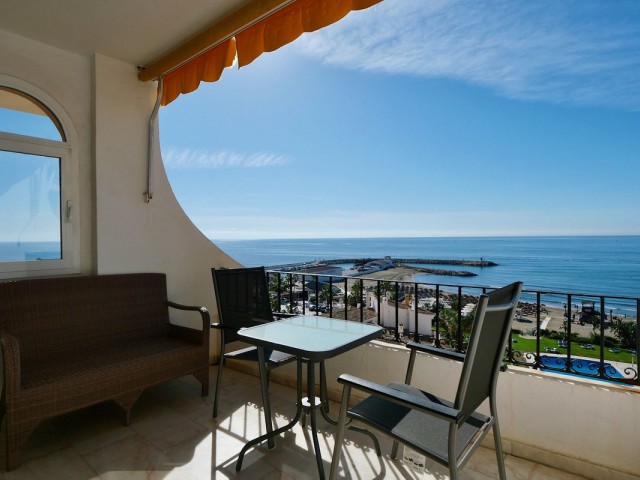 2 Bedrooms Apartment in Puerto de Cabopino