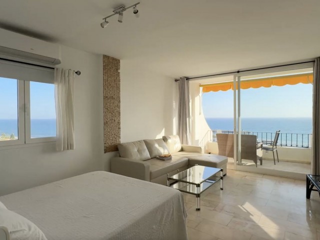 2 Bedrooms Apartment in Puerto de Cabopino