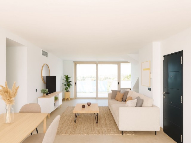 Apartamento con 3 Dormitorios  en Selwo